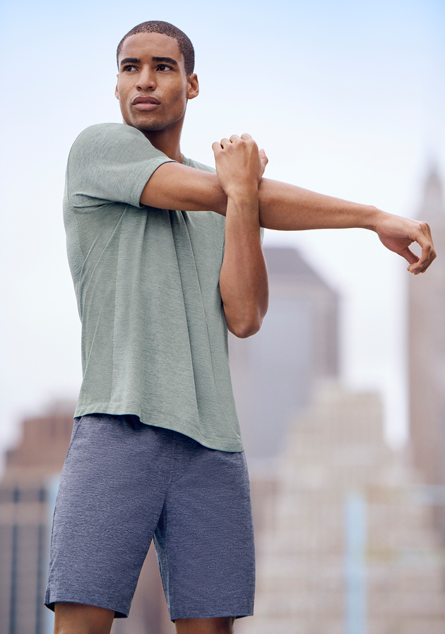 Uniqlo workout hotsell shirts