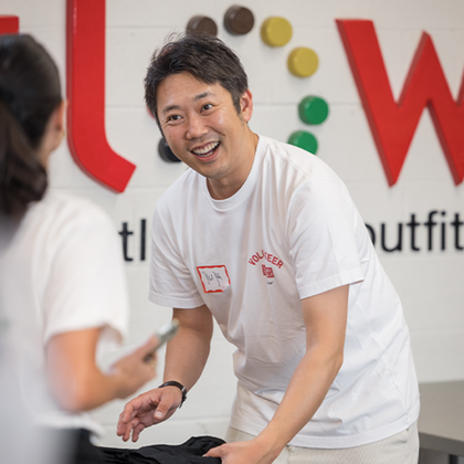 UNIQLO CA staff volunteering