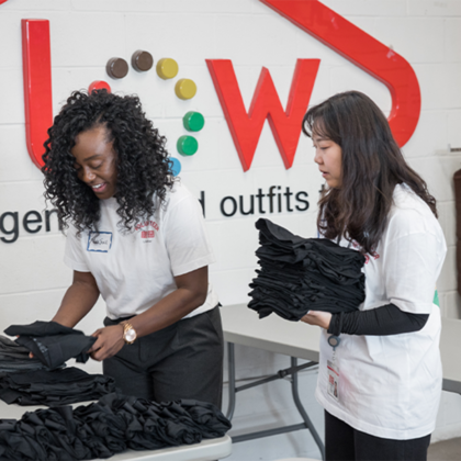 UNIQLO CA staff volunteering