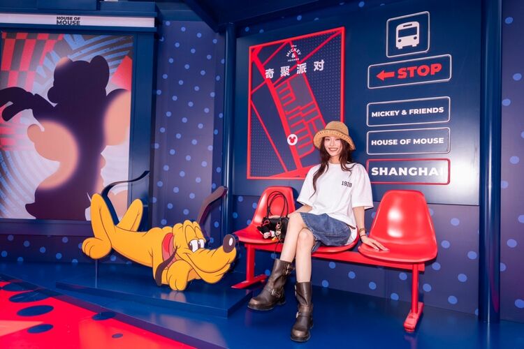 UNIQLO Parties with Disney