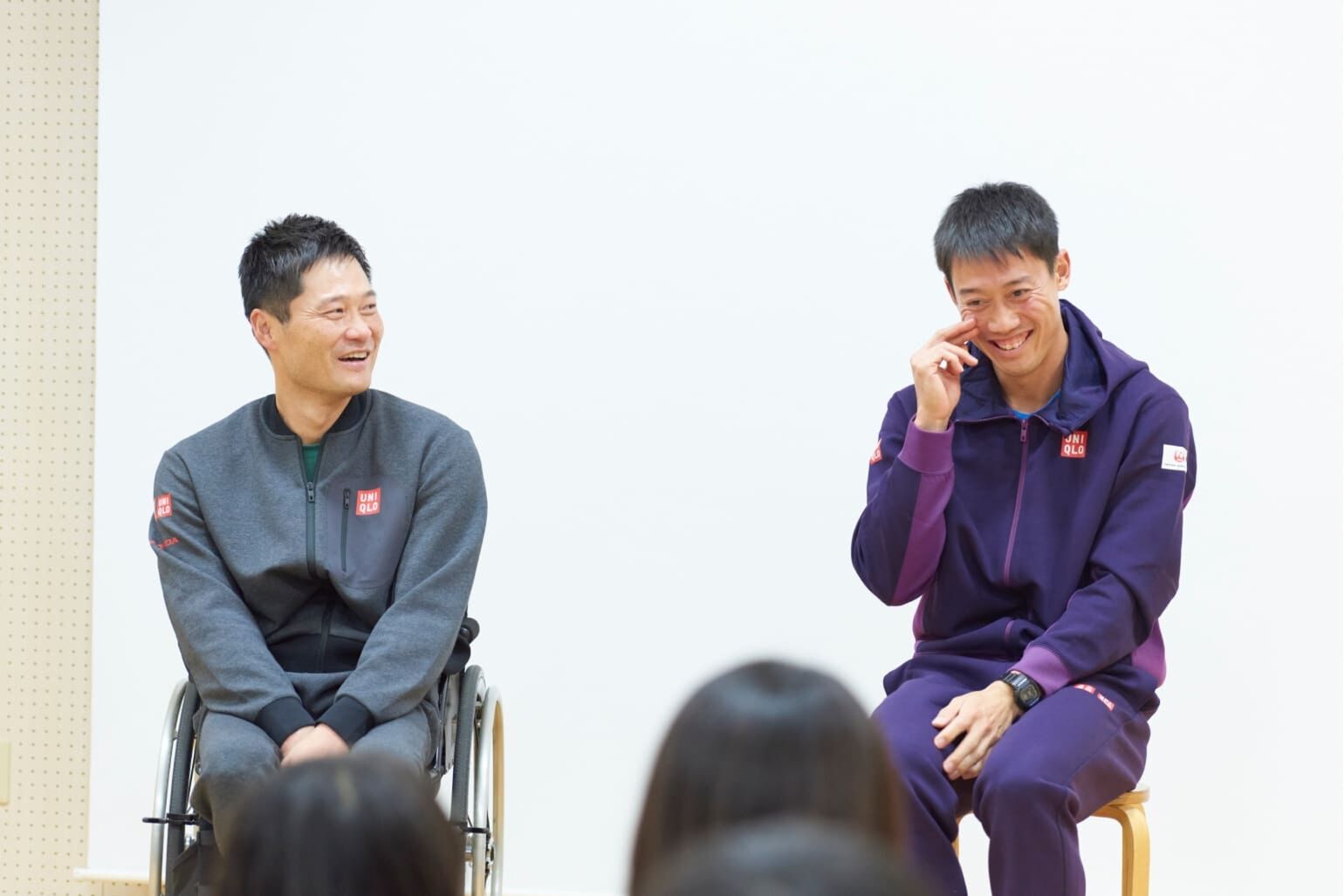 Les ambassadeurs mondiaux de la marque UNIQLO, Kei Nishikori, joueur de tennis professionnel, et Shingo Kunieda.