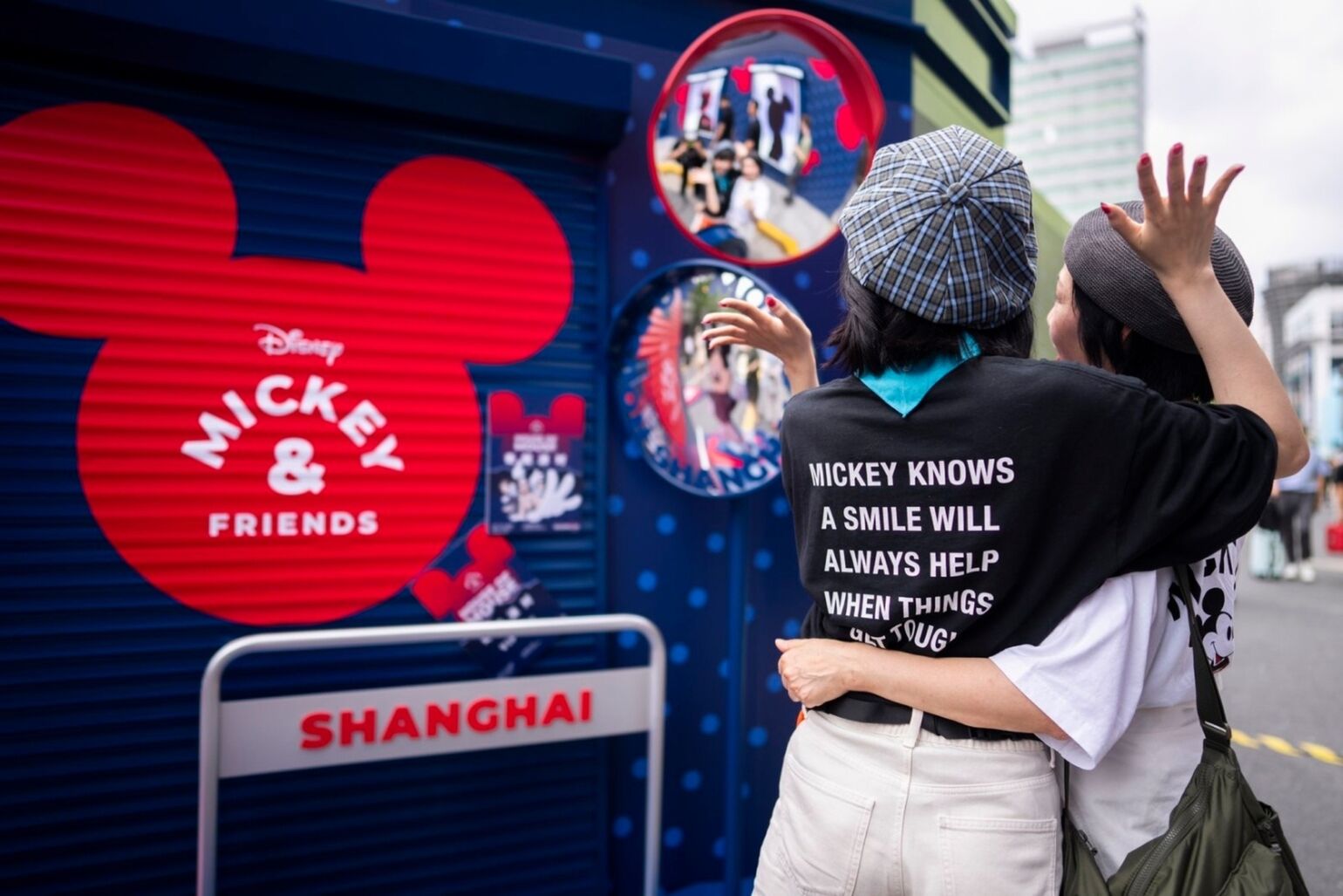 UNIQLO fait la fête à « House of Mouse » Shanghai avec Mickey et ses amis