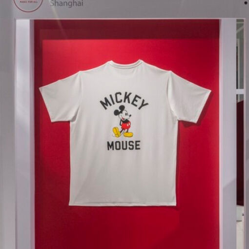 UNIQLO fait la fête à « House of Mouse » Shanghai avec Mickey et ses amis