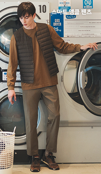 모든 방향으로 신축성이 있는 소재로 어떤 움직임에도 잘 맞습니다. 세련된 실루엣으로 집 안에서도 가까운 곳으로의 잠깐의 외출에도 입기 좋습니다