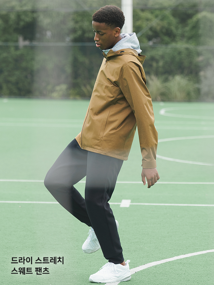땀을 빠르게 말려주는 드라이 기능을 갖춘 가벼운 스웨트 팬츠. 포켓의 지퍼로 소지품을 잃어버릴 걱정이 없습니다