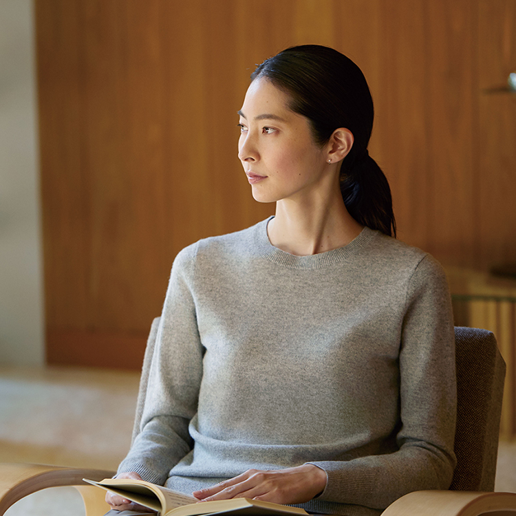 カシミヤクルーネックセーター