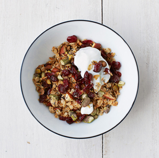 Granola with Pistachios and Poppy Seeds