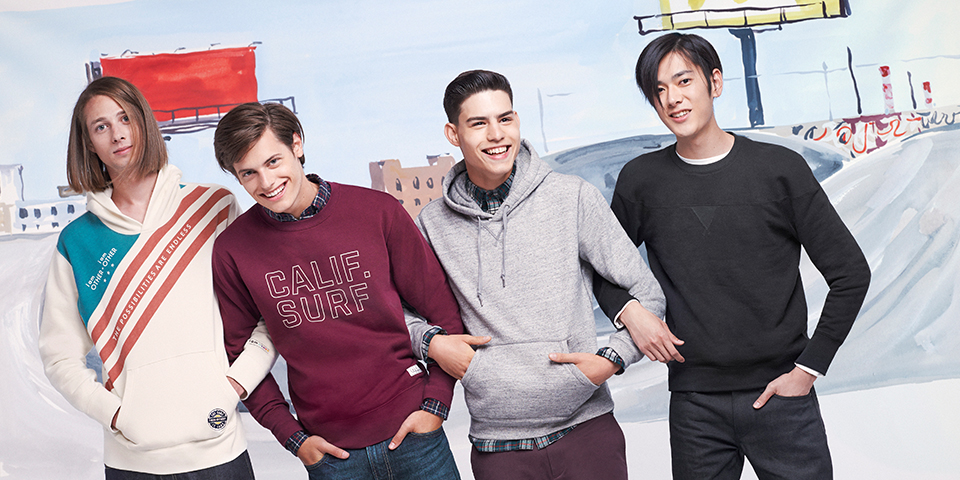 FROM LEFT:i am OTHER그래픽스웨트풀파카E, Almond Surfboards스웨트셔츠C, 스웨트풀파카(긴팔), Urban Sweat셔츠(긴팔)+E