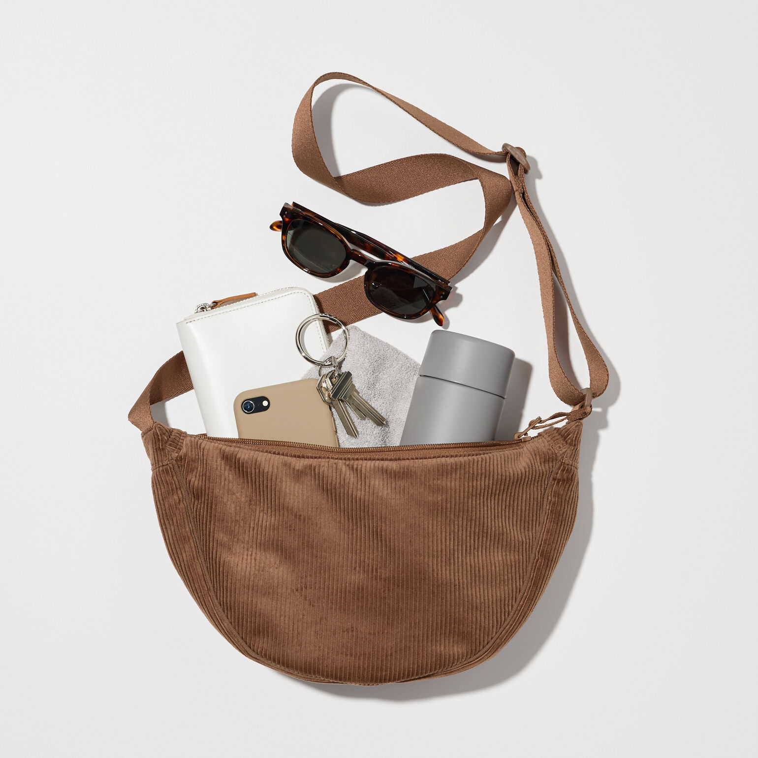Runde Cord Mini Schultertasche mit vielen verschiedenen Gegenständen