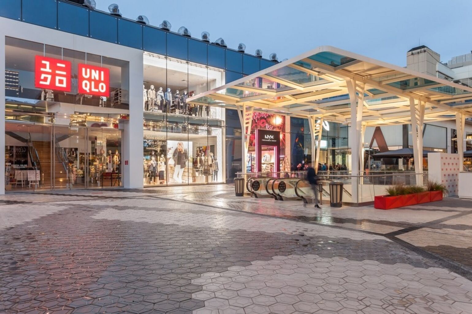 NUESTRAS TIENDAS ESTÁN ABIERTAS UNIQLO TODAY UNIQLO ES NUESTRAS TIENDAS ESTÁN ABIERTAS UNIQLO TODAY UNIQLO ES