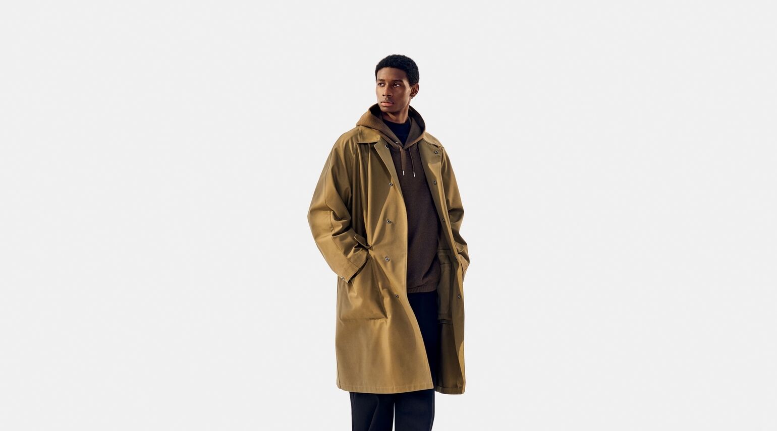 model wearing Uniqlo U Autumn/Winter 2023