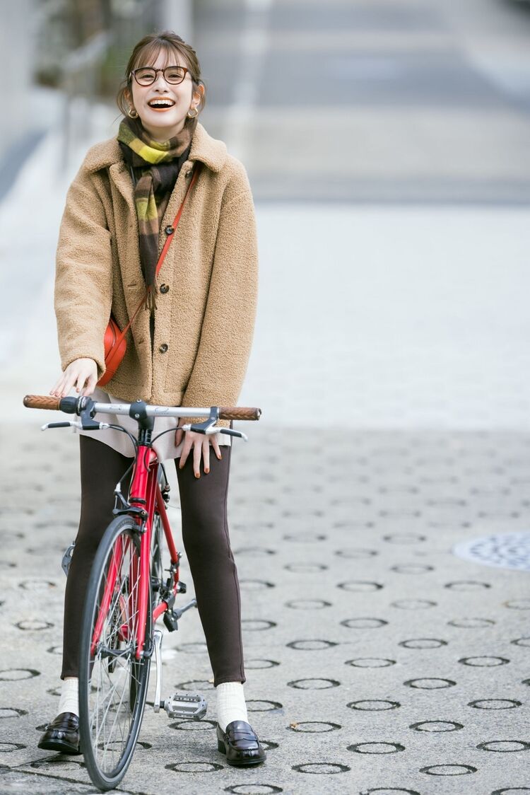 woman wearing UNIQLO Fleece Pile Lined Single Breasted Short Coat
