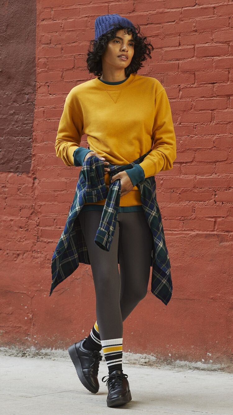 model wearing UNIQLO sport utility wear