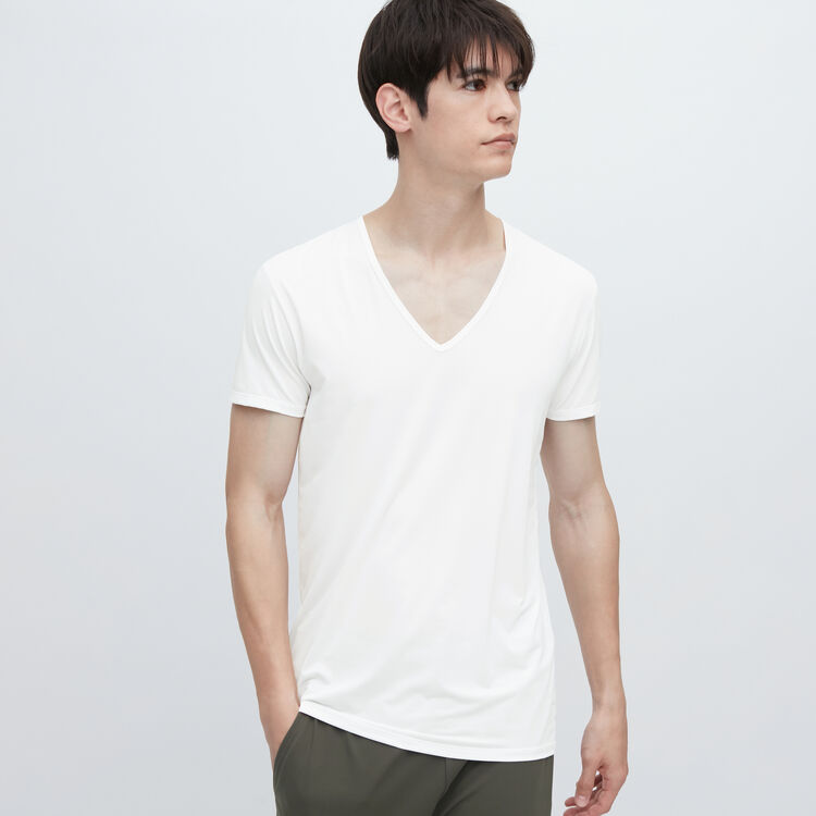 model wearing AIRism base layer V neck T-shirt