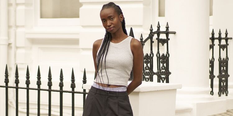 model wearing Ribbed Cropped Fit Sleeveless Bra Top