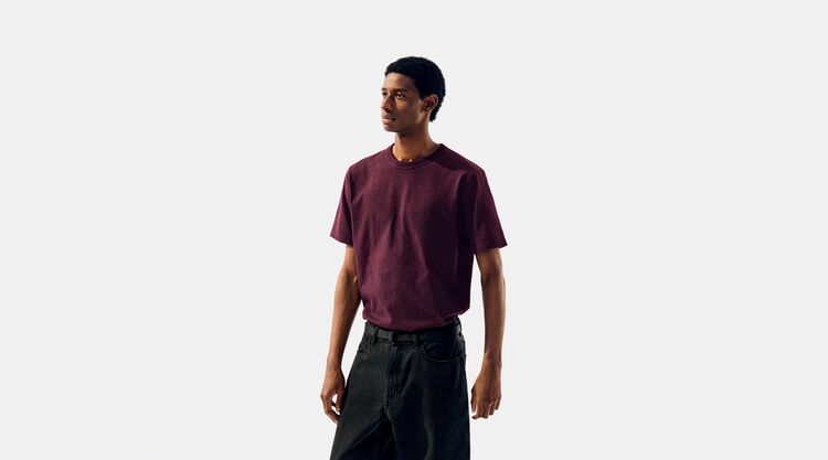 model wearing Uniqlo U Autumn/Winter 2023