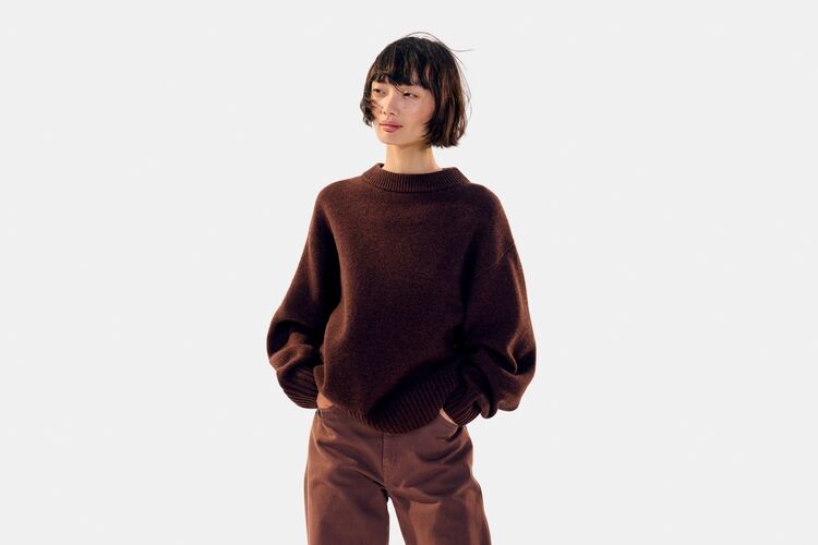 model wearing Uniqlo U Autumn/Winter 2023