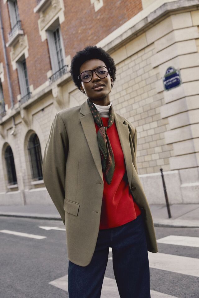 model wearing UNIQLO autumn clothing