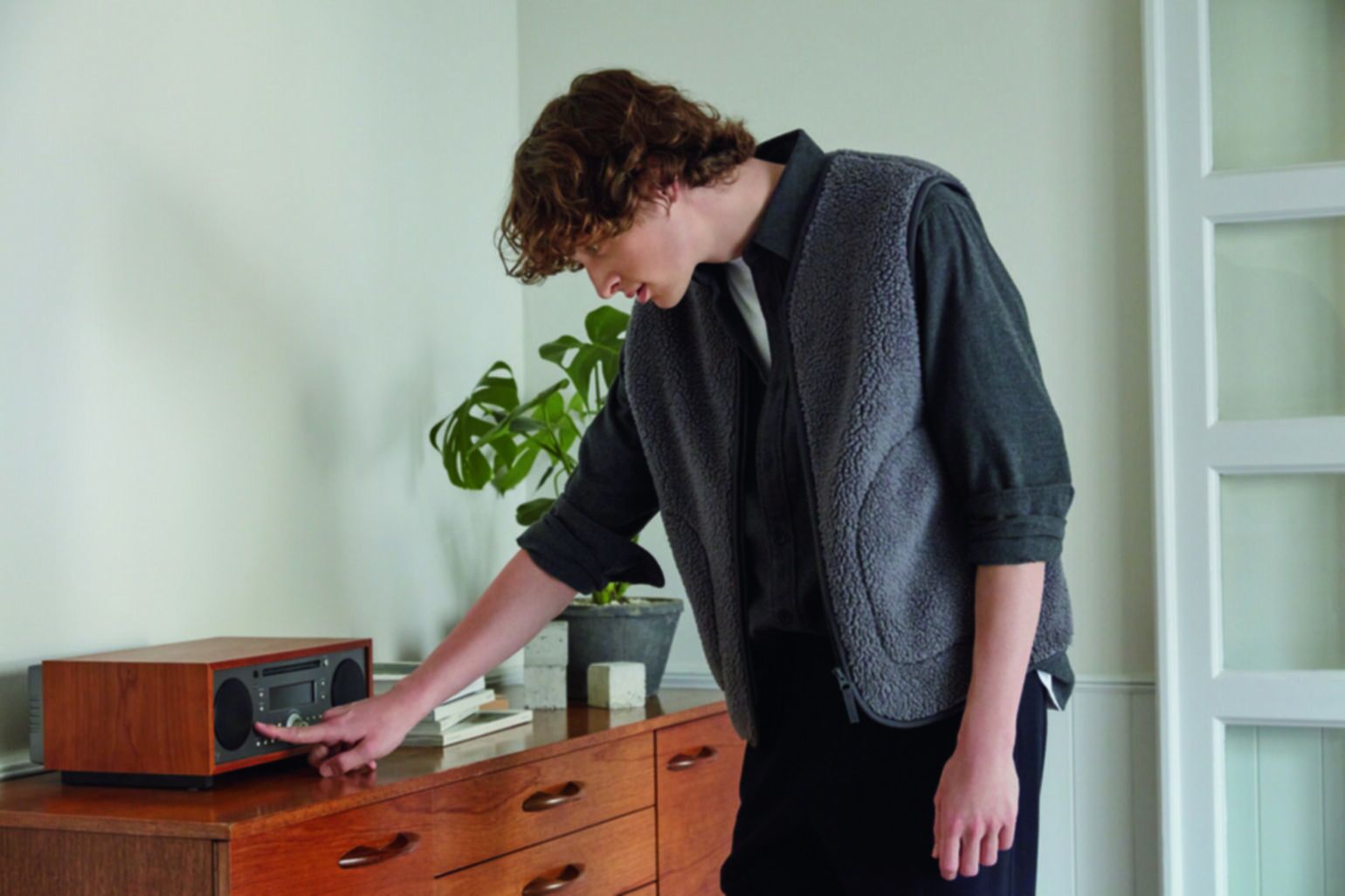 Man wearing a flannel plain shirt
