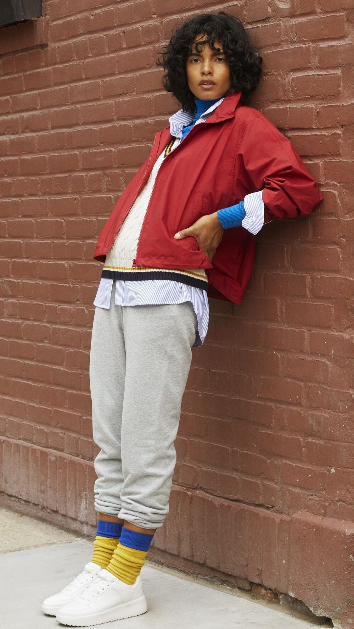 model wearing UNIQLO sport utility wear