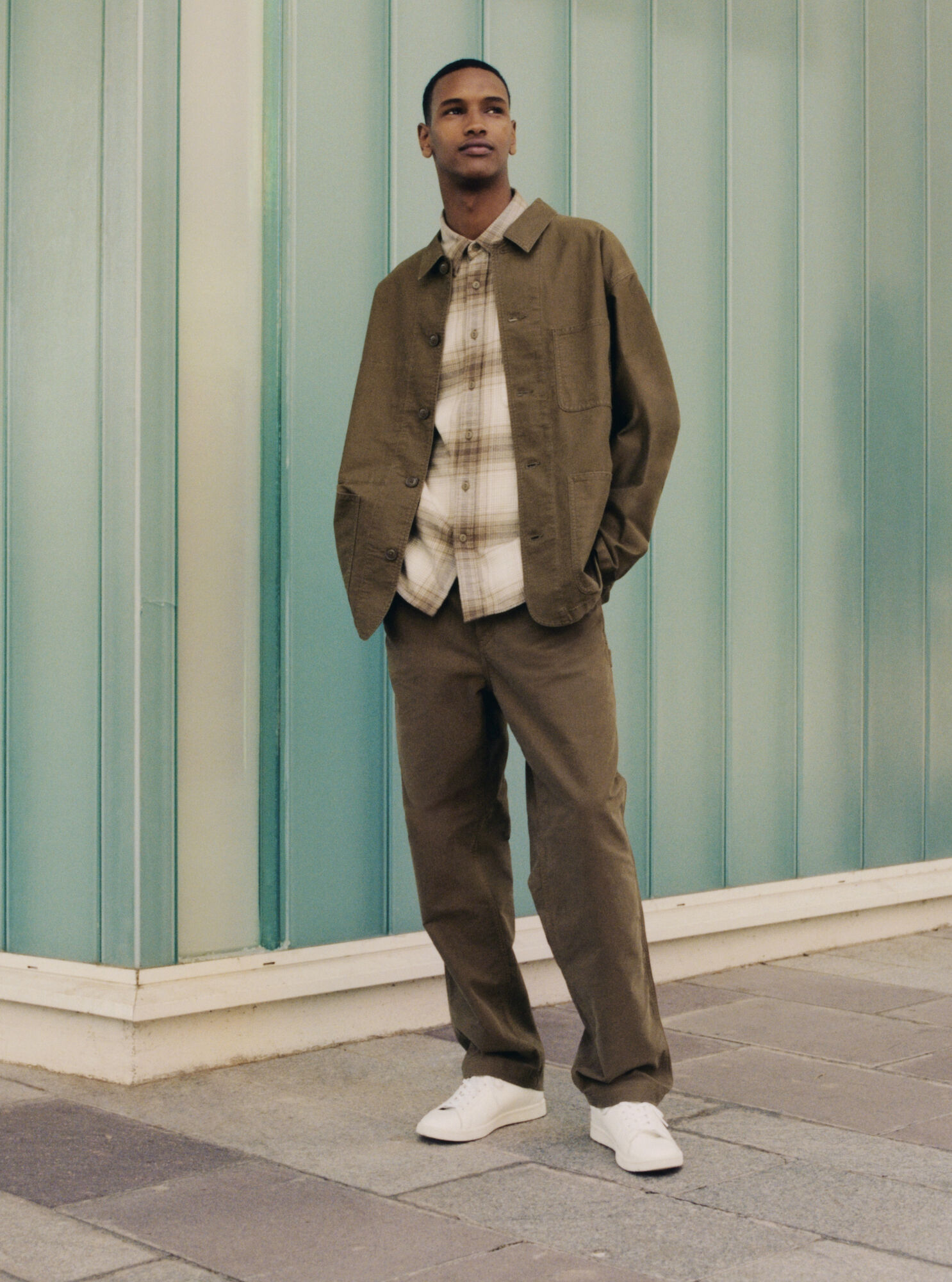 model wearing UNIQLO work from home clothing