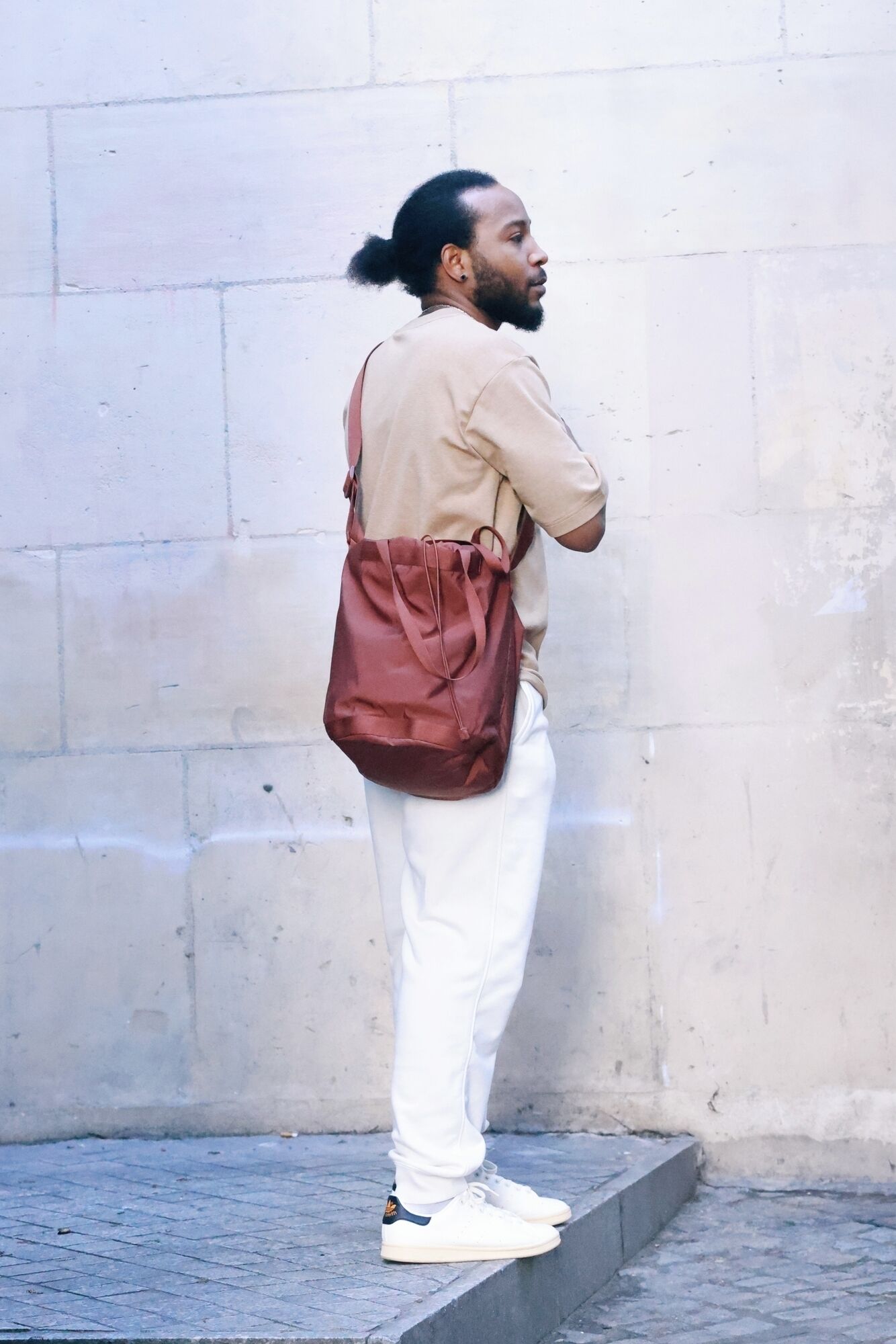 model wearing Uniqlo U Spring/Summer2023