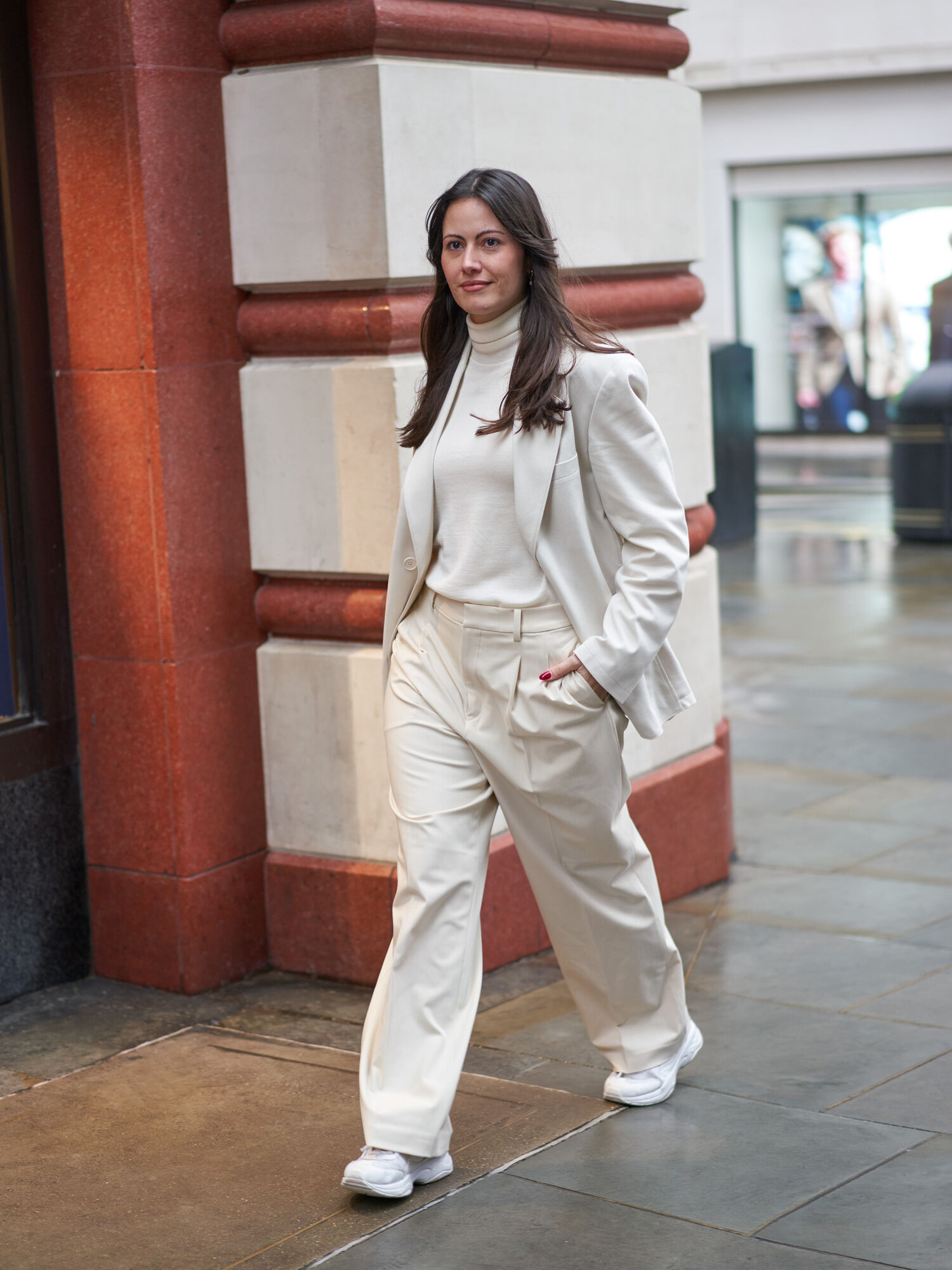 model wearing Uniqlo U Spring/Summer2023