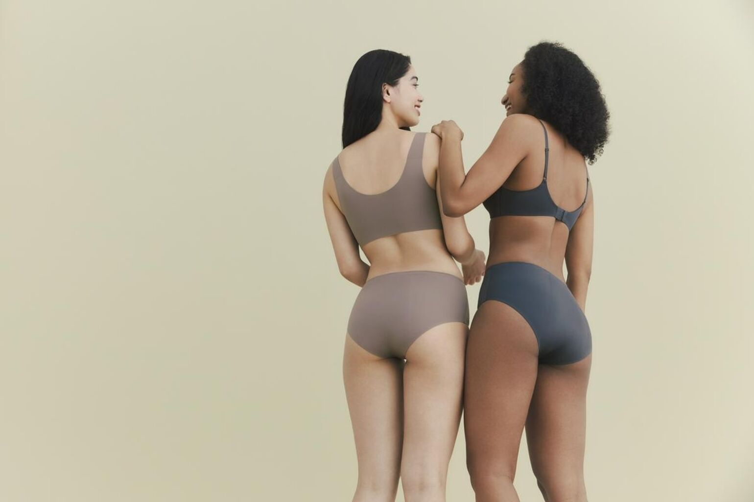 models wearing UNIQLO underwear