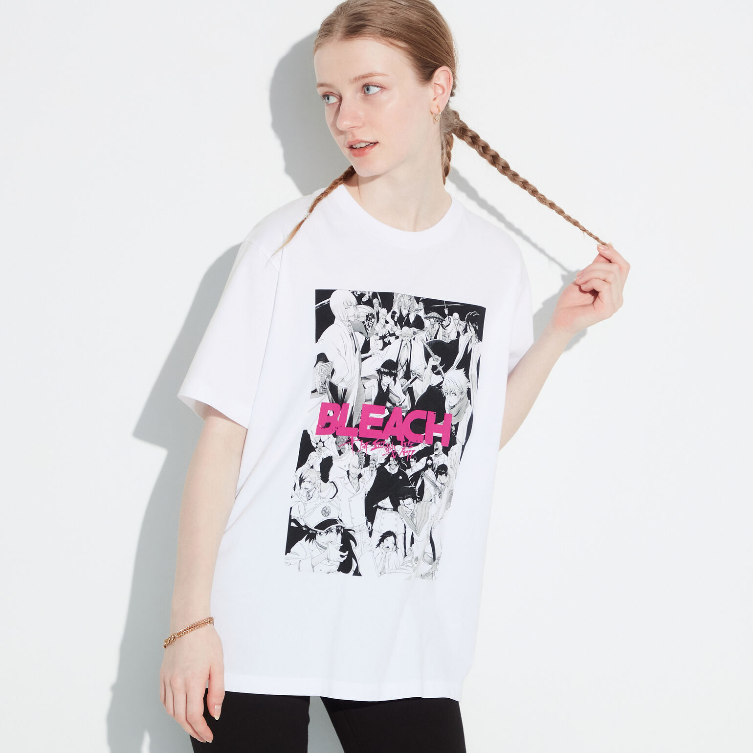 model wearing UNIQLO Bleach graphic T-shirt