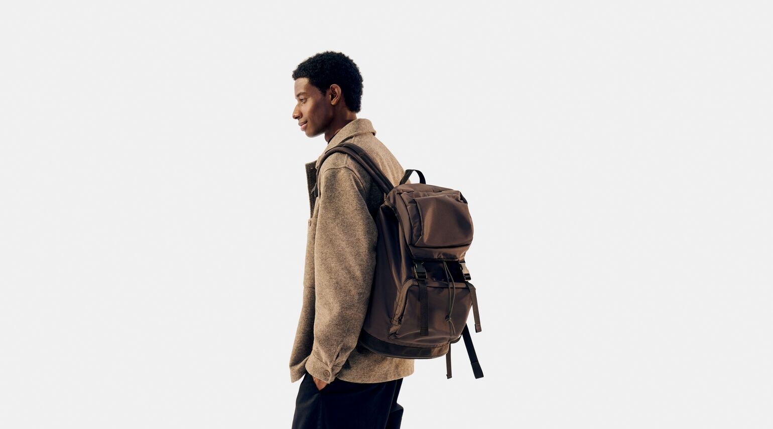 model wearing Uniqlo U Autumn/Winter 2023