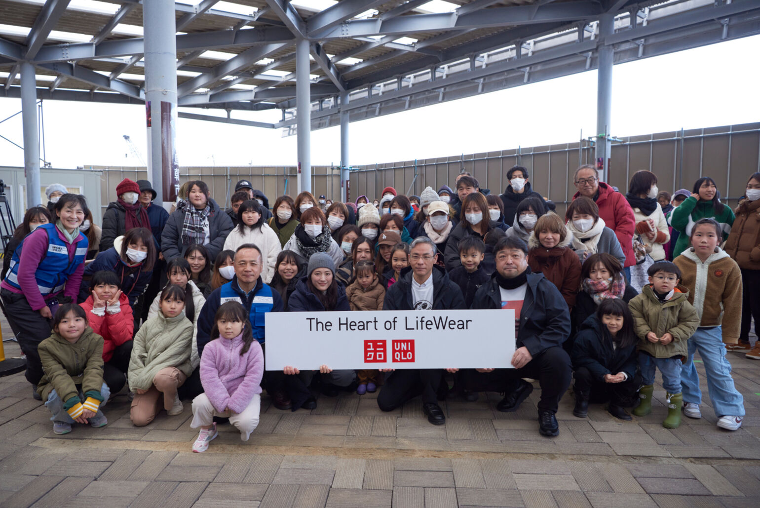 Haruka Ayase delivers HEATTECH to those affected by the 2024 Noto Peninsula Earthquake