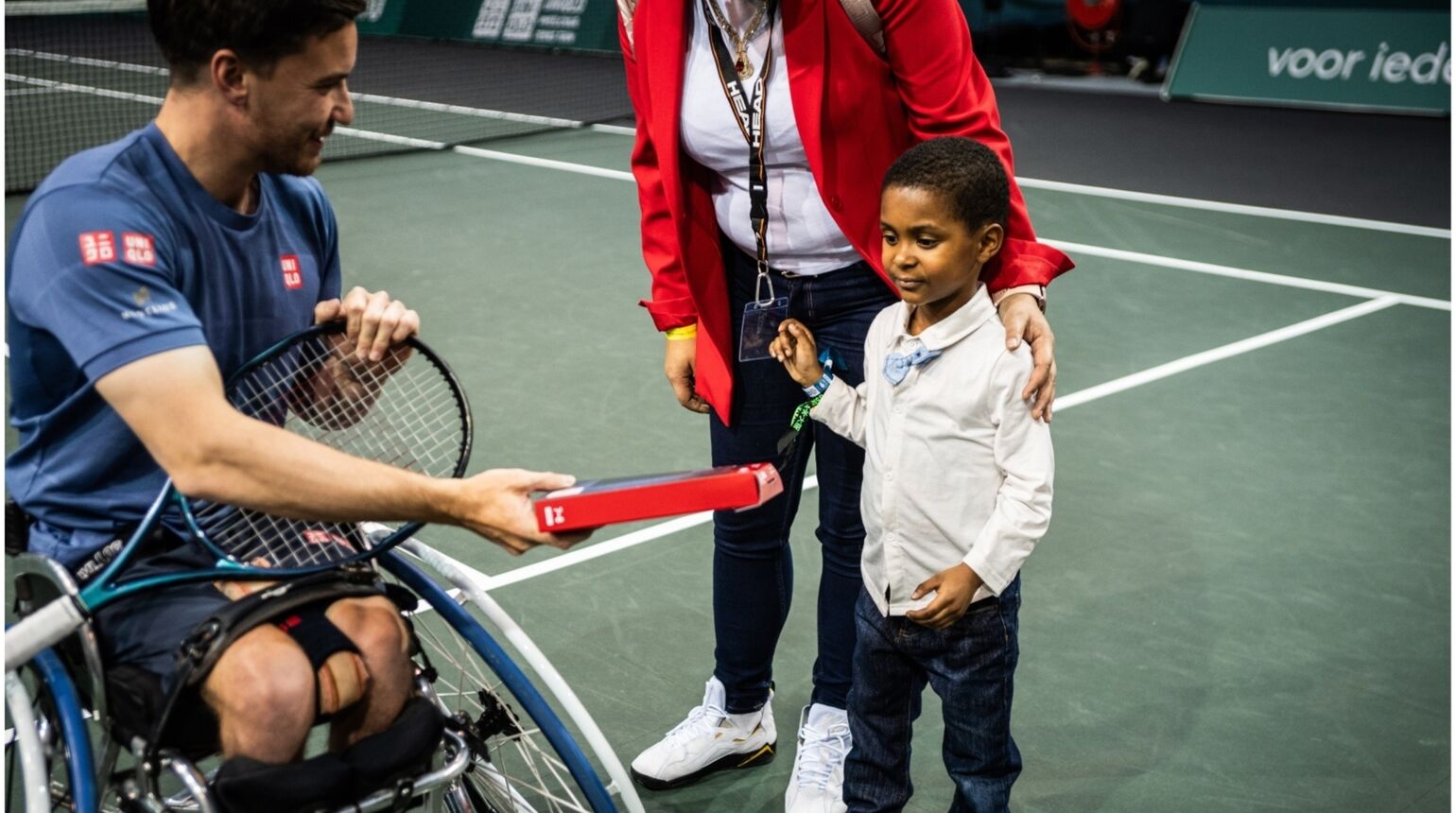 UNIQLO Provides Victims of the Los Angeles Wildfires with Clothing