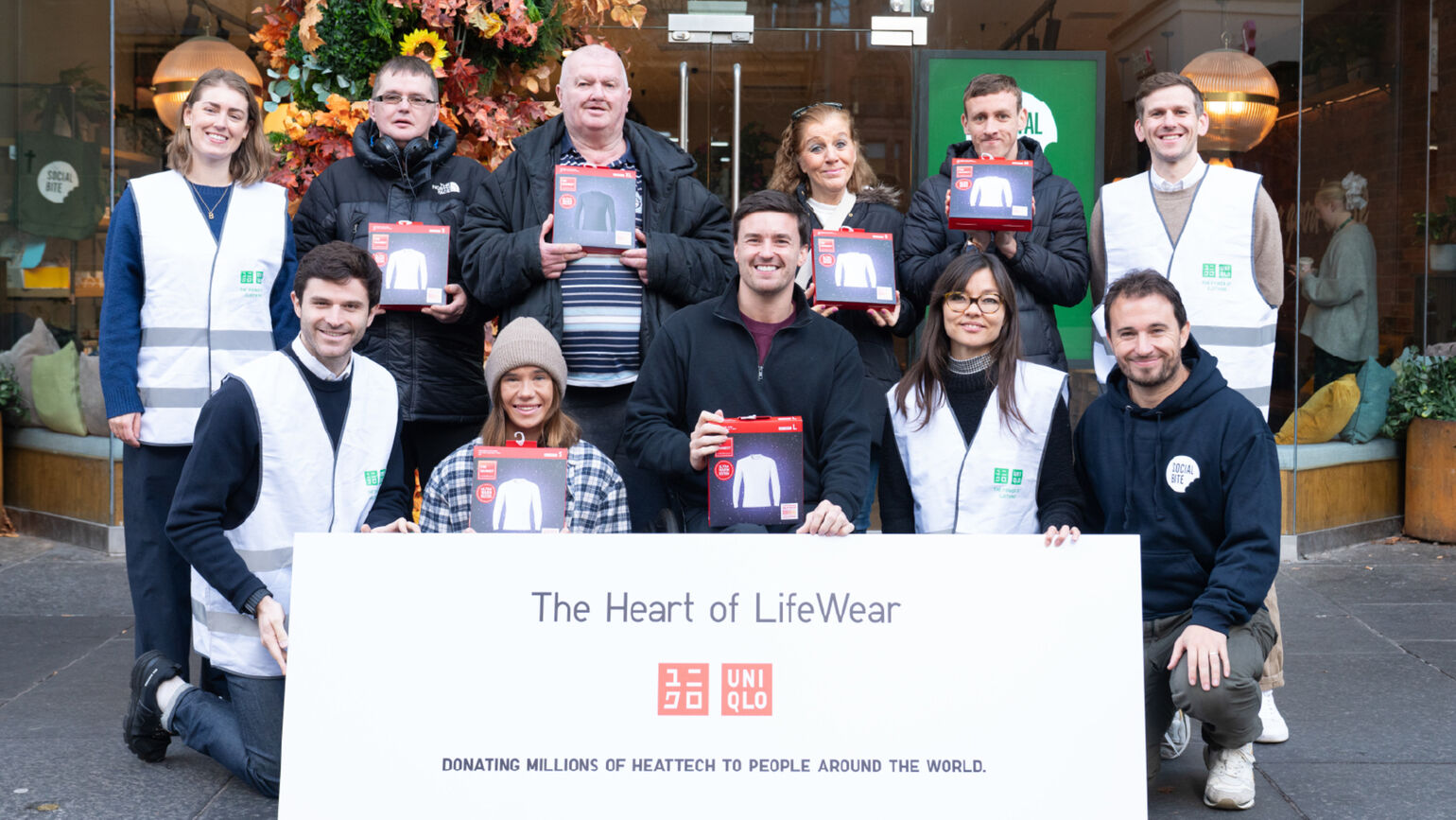 An image of Gordon Reid in a group photo, positioned in the middle of the front row.