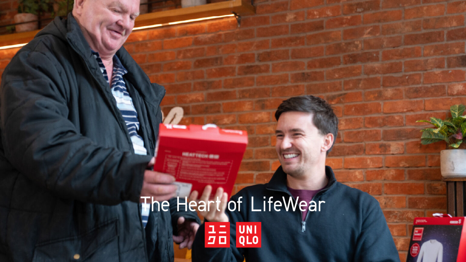 Gordon Reid donating HEATTECH