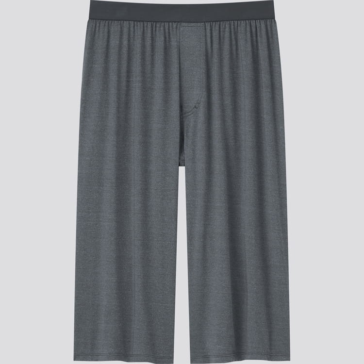 軽やかなはき心地でこれ一枚でもインナーとしてもOK。