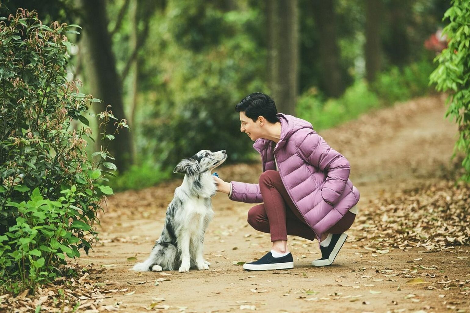 Femme portant une doudoune Ultra Légère