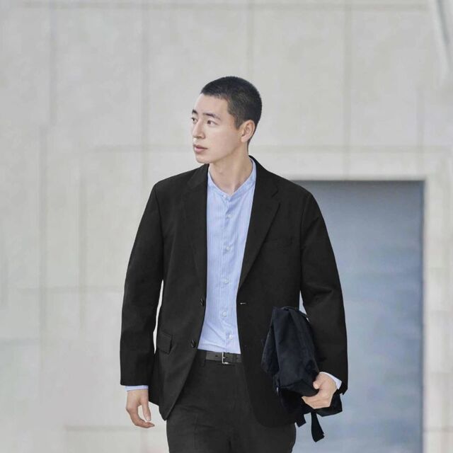 6 Rekomendasi Gaya Outfit Pria, Cocok Untuk Imlek