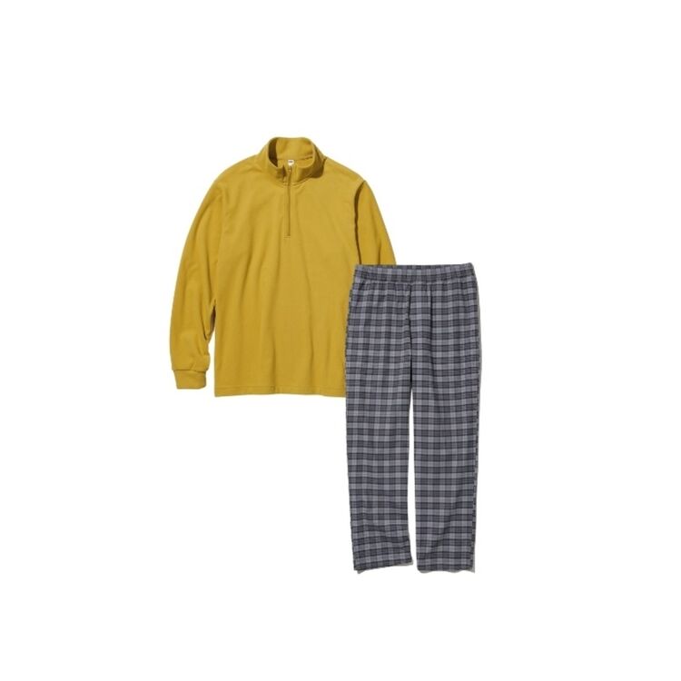 Celana Flannel Motif dan Kaos Lengan Panjang