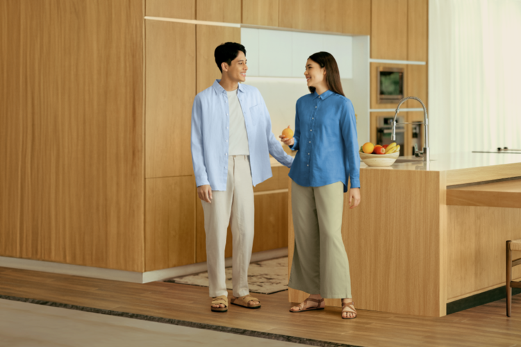 tren warna lebaran biru