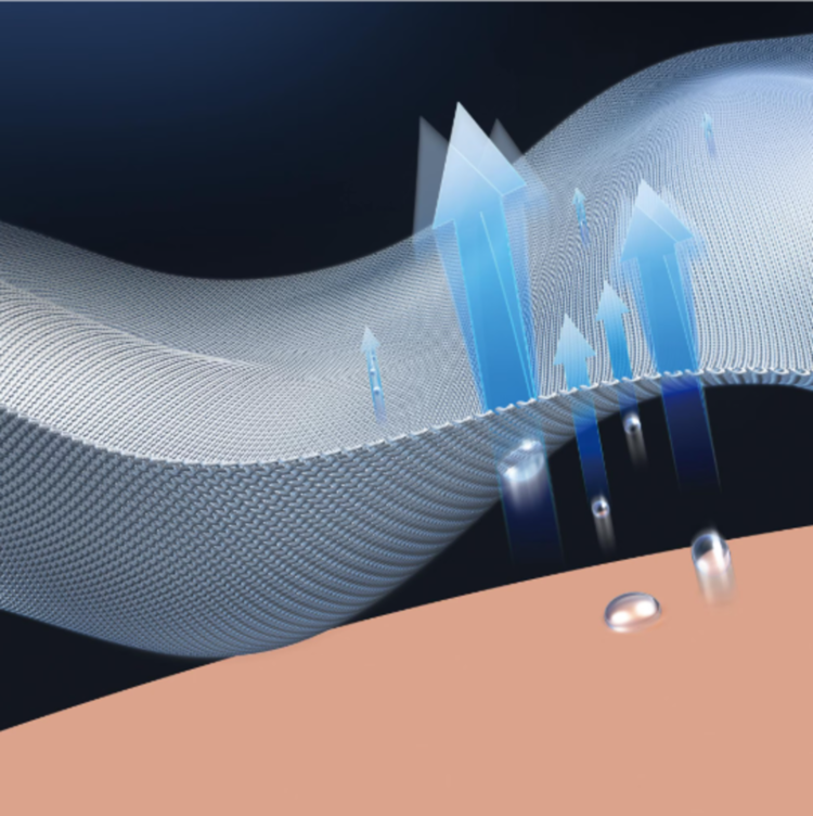 Hoodie dengan Teknologi DRY-EX 