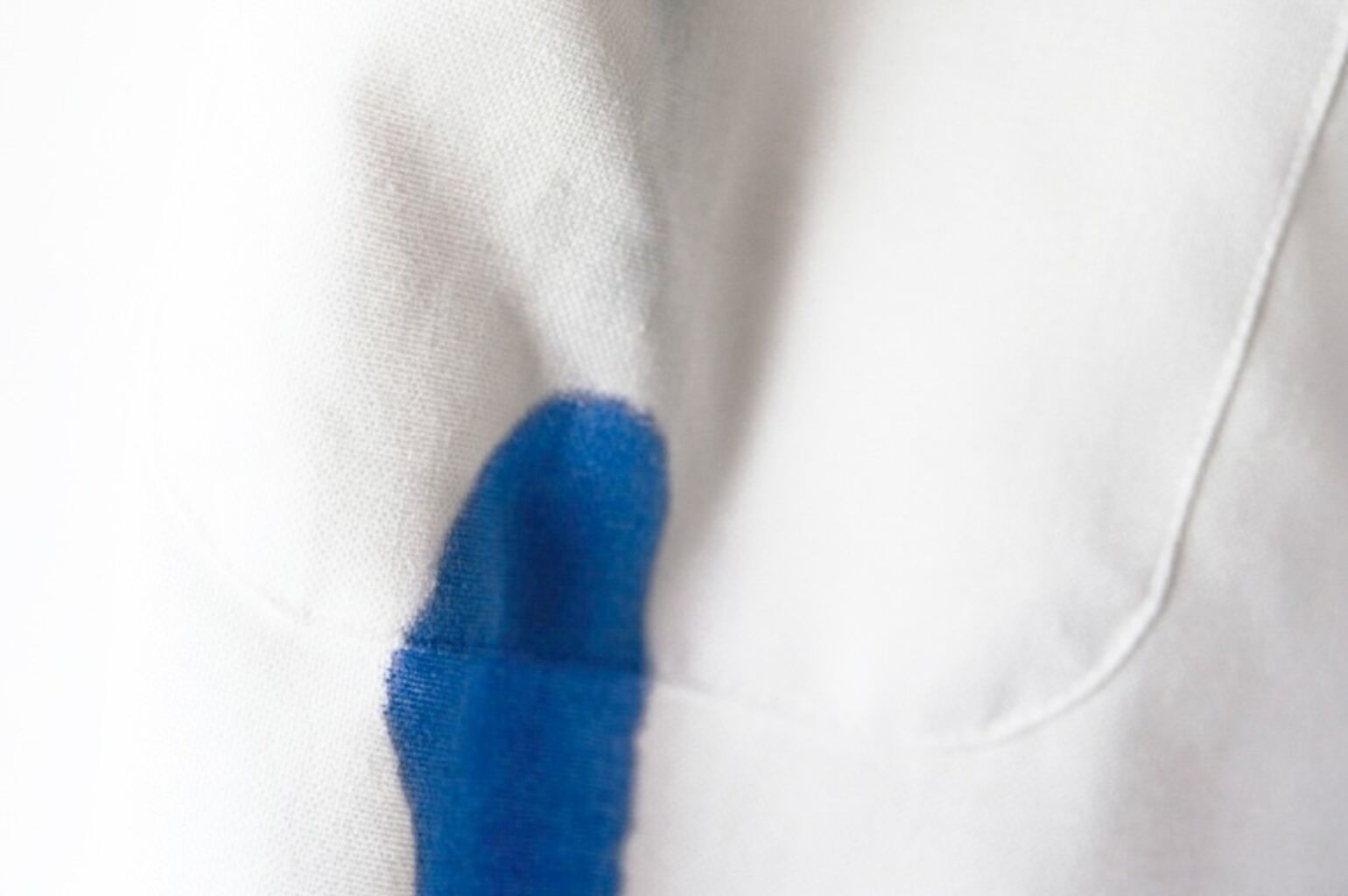 8 Cara Menghilangkan Noda Tinta di Baju