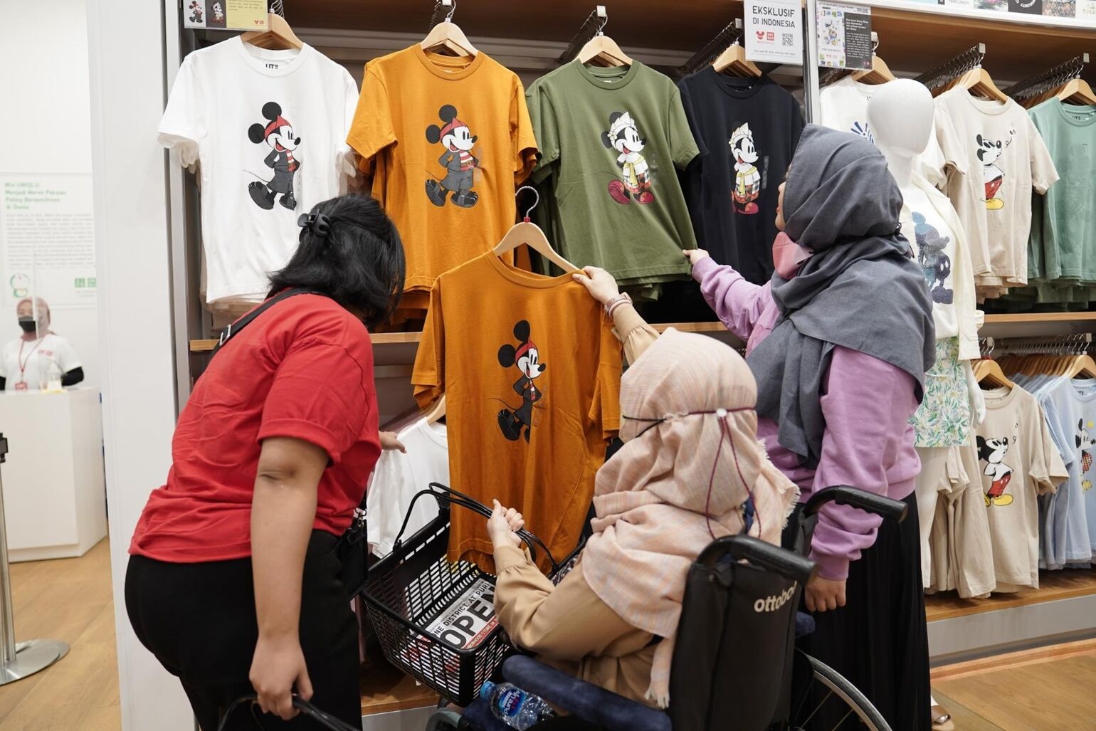 Koleksi UT Mickey edisi Indonesia