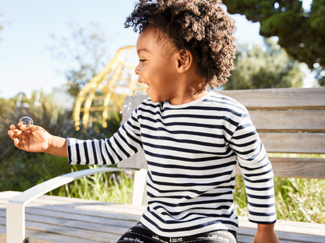 クルーネックTシャツ 毎日のコーディネートに何枚あってもうれしい。