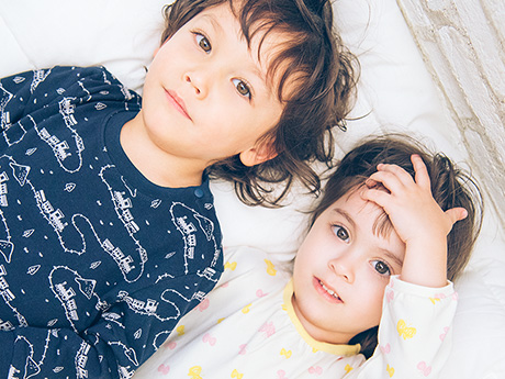 パジャマ よく伸びて動きやすいストレッチ素材。滑らかな肌ざわりが心地良い。