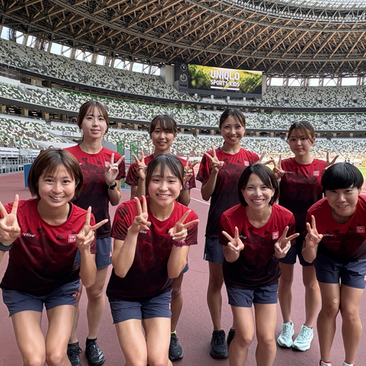 国立競技場で開催された「JFAユニクロマルチスポーツキッズ」に参加し、約400人の小学生と交流しました。
