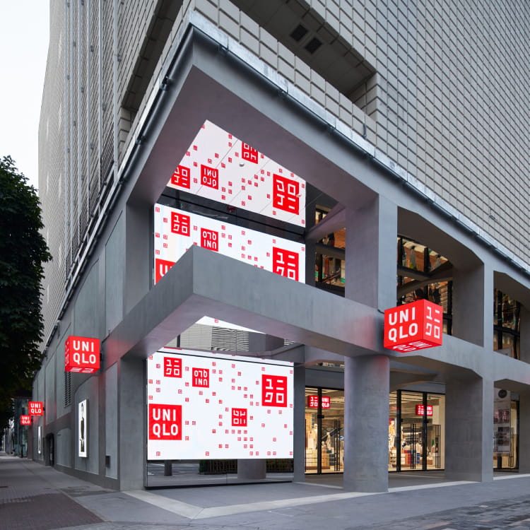 Street view of the UNIQLO store on Oxford Street London UK Stock Photo   Alamy