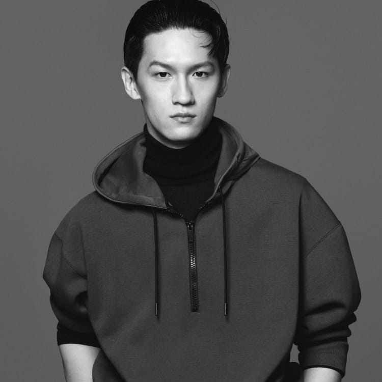 https://www.uniqlo.com/jp/ja/contents/collaboration/plusj/21fw/common/imgs/articles/01/hero-article.jpg?1649658696070