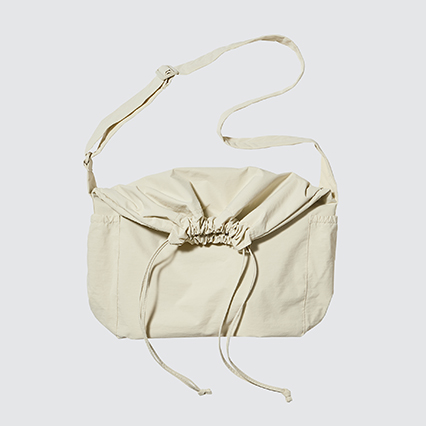 U DRAWSTRING SHOULDER BAG