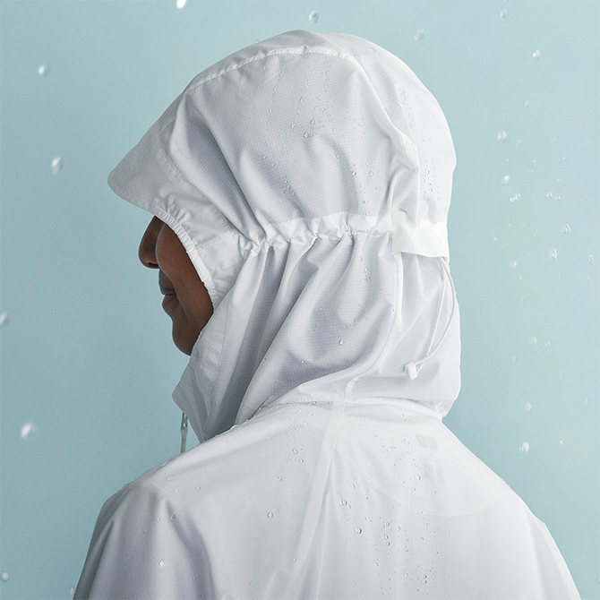 UV-cut hoodie that plays an active role on rainy days, too.