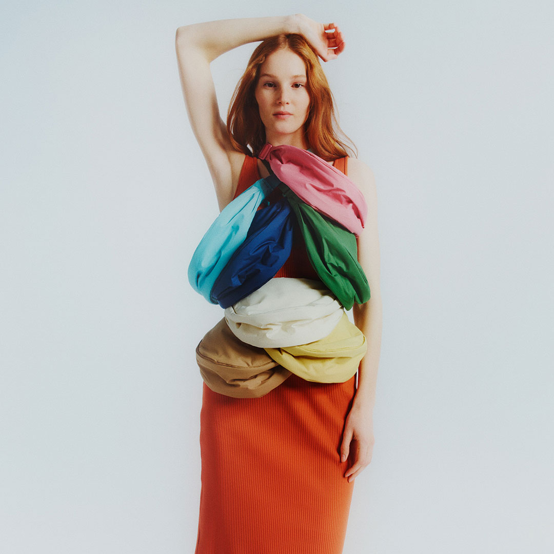 UNIQLO SG UNIQLO Masterpiece Round Mini Shoulder Bag